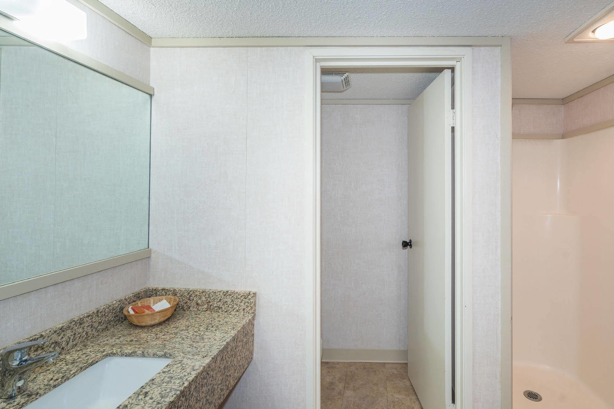 One-Bedroom Deluxe King Suite,1636742508:JPEG